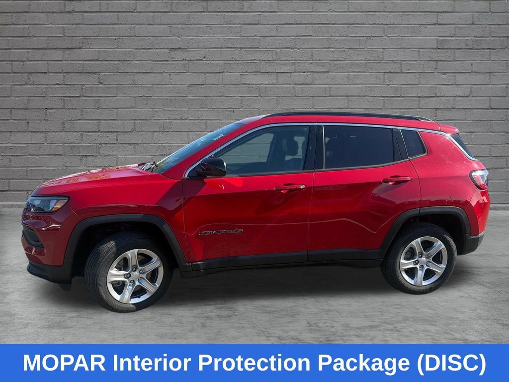 Used 2023 Jeep Compass Latitude w/ Convenience Group AWD/4WD image 5