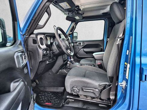 Certified 2025 Jeep Gladiator Sport AWD/4WD image 15