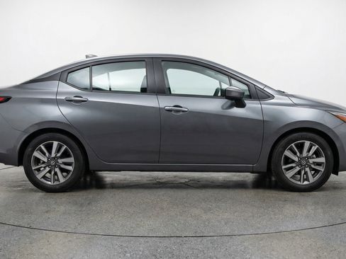Used 2025 Nissan Versa SV image 11