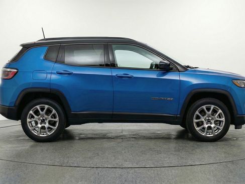 Used 2025 Jeep Compass Limited AWD/4WD image 11