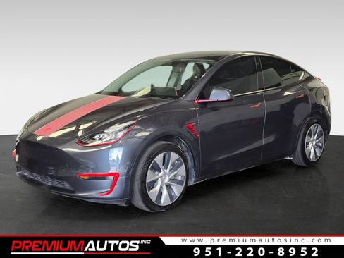 Used 2022 Tesla Model Y Long Range AWD/4WD image 1