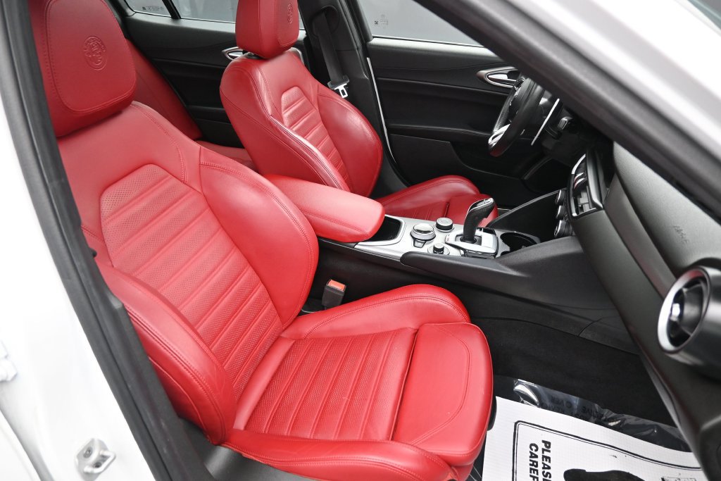 Used 2024 Alfa Romeo Giulia Veloce AWD/4WD image 29