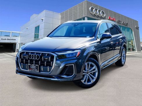 Used 2025 Audi Q7 Premium w/ Convenience Package image 1