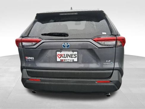 Used 2019 Toyota RAV4 LE w/ Carpet Mat Package AWD/4WD image 7