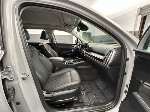 Used 2025 Kia Sorento S w/ Panoramic Sunroof Package image 49