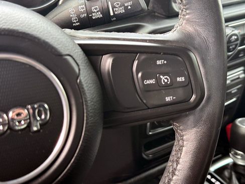 Used 2023 Jeep Wrangler Unlimited w/ Sun & Screen Package image 18