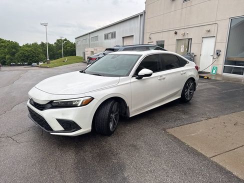 Used 2023 Honda Civic Touring image 2