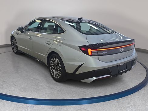Used 2025 Hyundai Sonata Limited FWD image 8