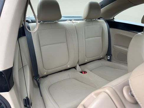 Used 2014 Volkswagen Beetle 2.5 image 11