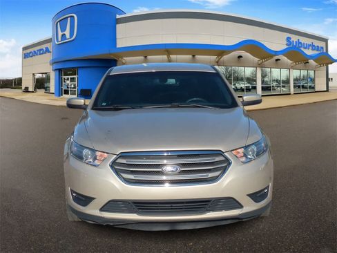 Used 2018 Ford Taurus SEL w/ Equipment Group 201A image 3