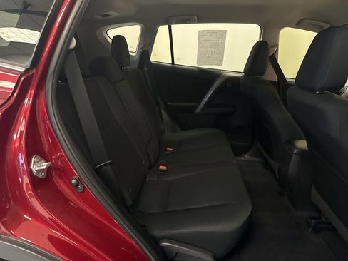 Used 2018 Toyota RAV4 LE image 15