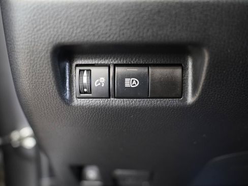 Used 2022 Toyota RAV4 LE AWD/4WD image 12