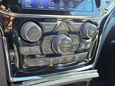 Used 2019 Jeep Grand Cherokee Altitude AWD/4WD image 17