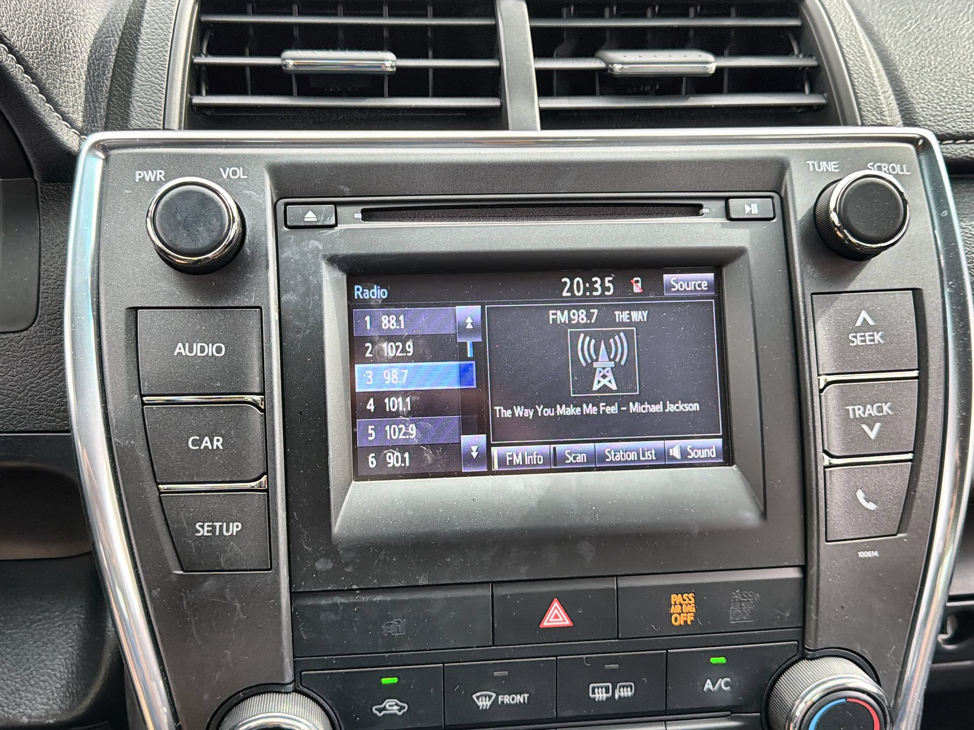 Used 2017 Toyota Camry LE FWD image 16