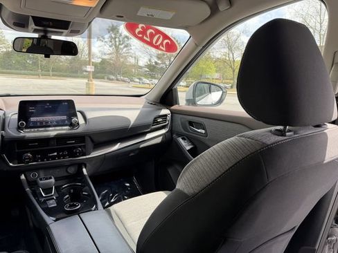 Used 2023 Nissan Rogue SV AWD/4WD image 38