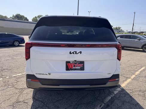 New 2027 Kia Carnival SX FWD image 5