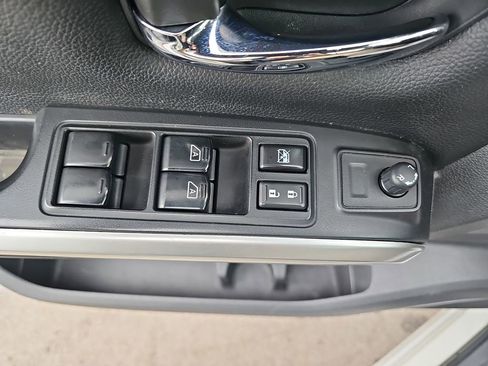 Used 2017 Nissan Titan SV image 30