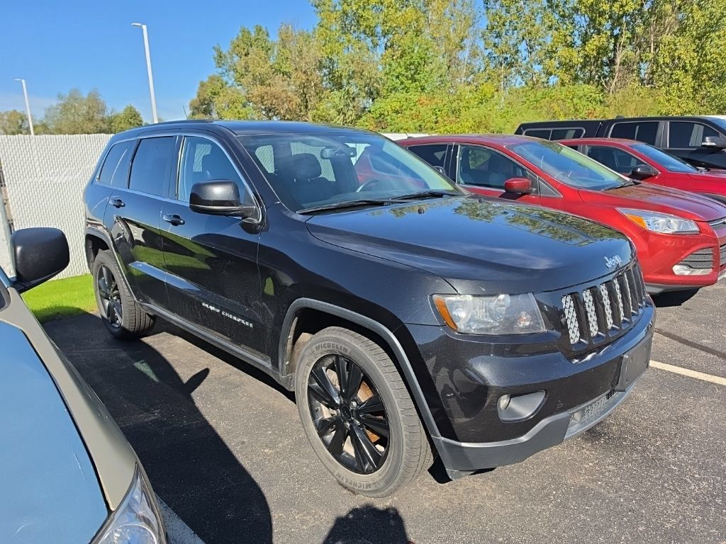 Used 2013 Jeep Grand Cherokee Altitude AWD/4WD image 3