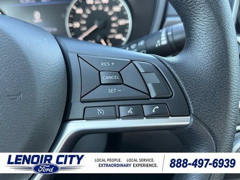 Used 2025 Nissan Altima 2.5 SV FWD image 21