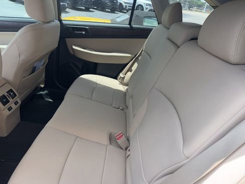 Used 2017 Subaru Outback 3.6R Limited AWD/4WD image 3