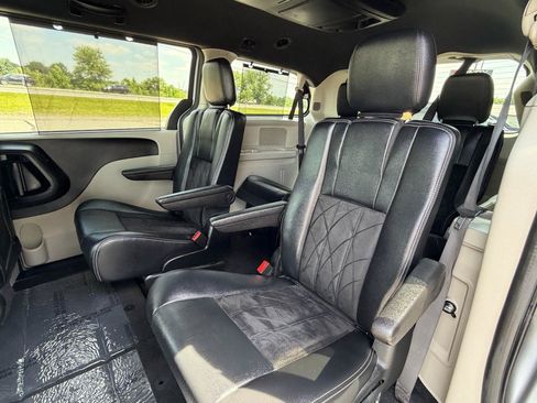 Used 2017 Dodge Grand Caravan SXT w/ Driver Convenience Group FWD image 22