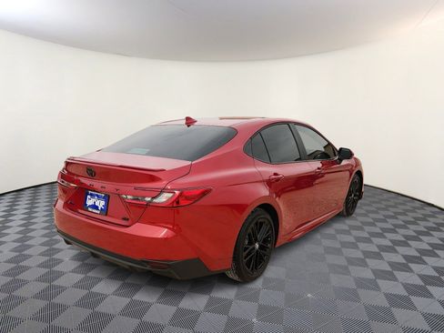 Used 2025 Toyota Camry SE image 4