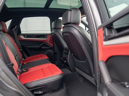 New 2026 Porsche Cayenne AWD/4WD image 24
