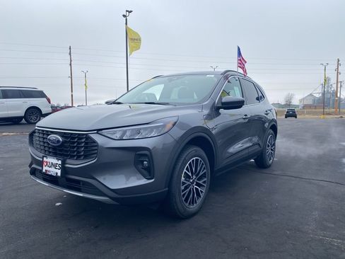 New 2026 Ford Escape SE w/ Class II Trailer Tow Package FWD image 14