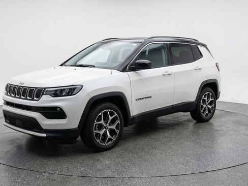 Used 2025 Jeep Compass Limited AWD/4WD image 3