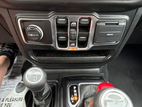Used 2023 Jeep Wrangler Unlimited Sport AWD/4WD image 17