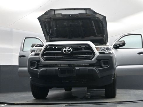 Used 2016 Toyota Tacoma SR image 32