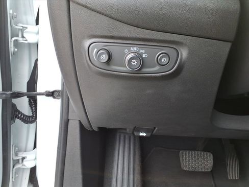 Used 2020 Chevrolet Equinox Premier image 17