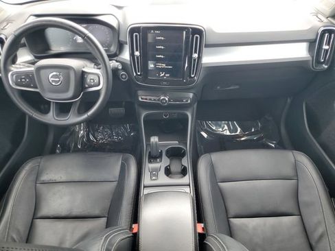Used 2021 Volvo XC40 T4 Momentum w/ Protection Package Premier image 14