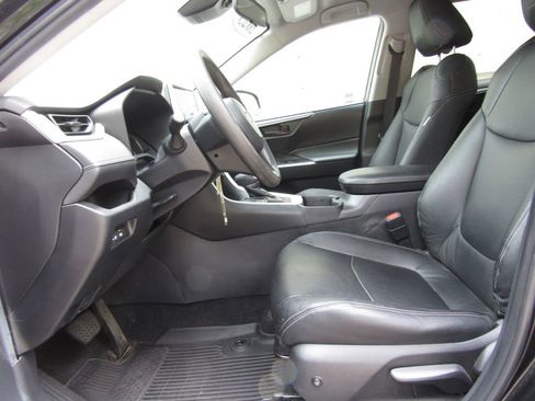 Used 2023 Toyota RAV4 LE AWD/4WD image 10