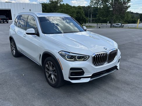 Used 2022 BMW X5 xDrive40i w/ Executive Package AWD/4WD image 2