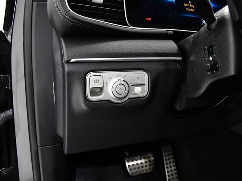 Used 2023 Mercedes-Benz GLS 580 4MATIC image 11