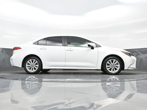 Used 2025 Toyota Corolla LE w/ LE Premium Package image 32