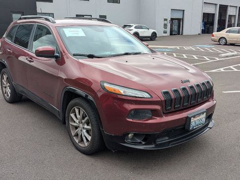 Used 2018 Jeep Cherokee Latitude FWD image 4