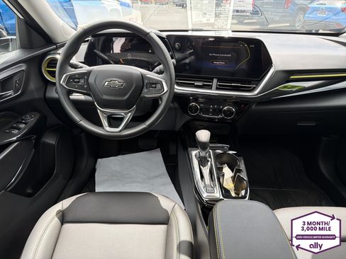 Used 2025 Chevrolet Trax ACTIV w/ Sunroof Package FWD image 12