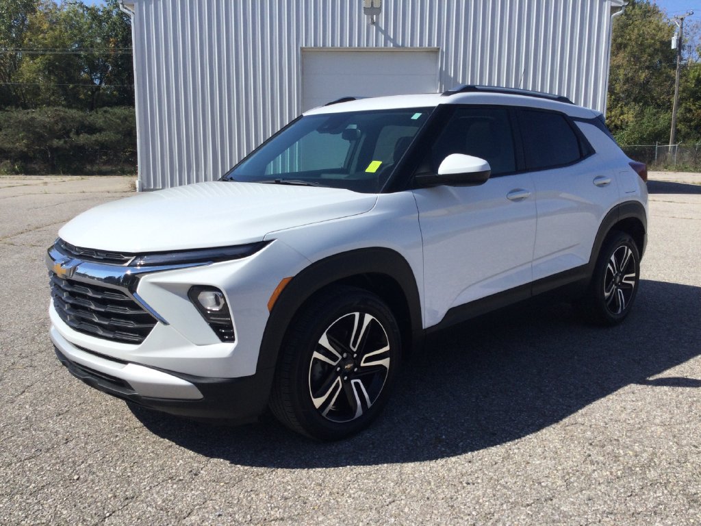Used 2024 Chevrolet TrailBlazer LT w/ LT Cold Weather Package FWD image 3