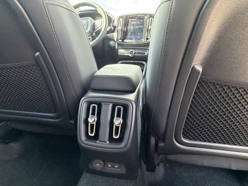 Certified 2024 Volvo XC40 B5 Core AWD/4WD image 14