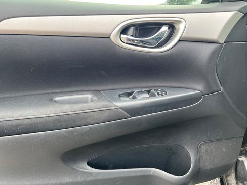 Used 2015 Nissan Sentra SV FWD image 16