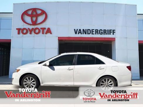 Used 2012 Toyota Camry XLE w/ Convenience Pkg image 1