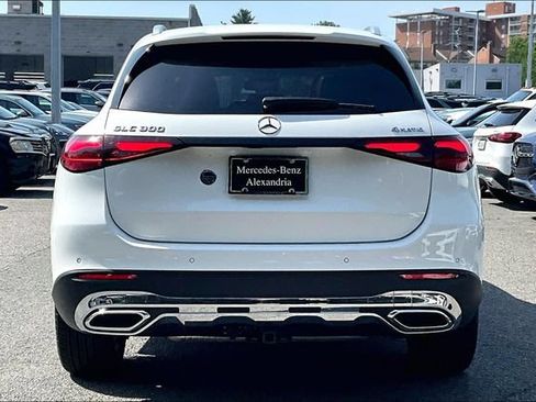 Used 2026 Mercedes-Benz GLC 300 4MATIC image 3