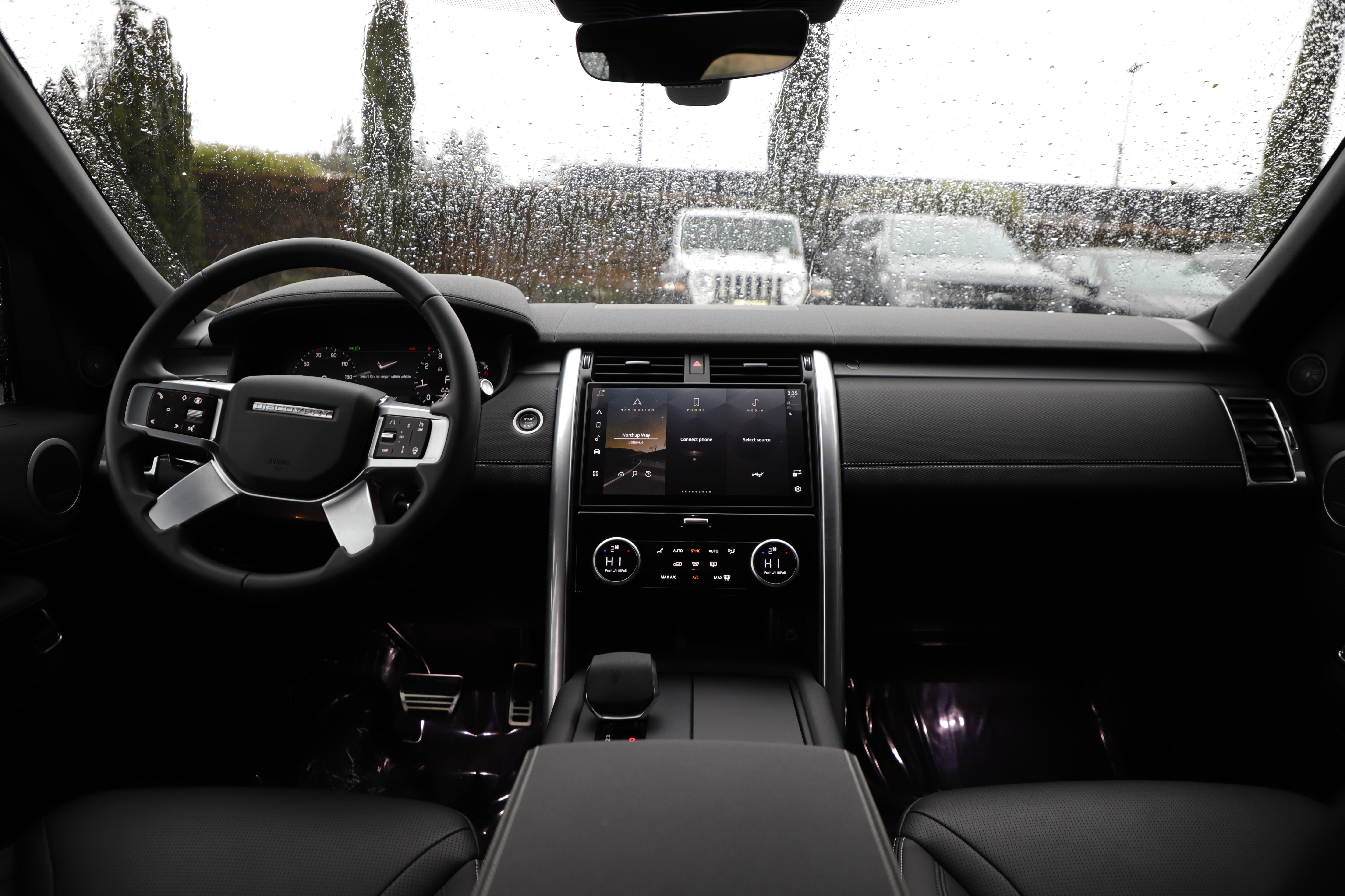 Certified 2025 Land Rover Discovery Dynamic SE AWD/4WD image 14