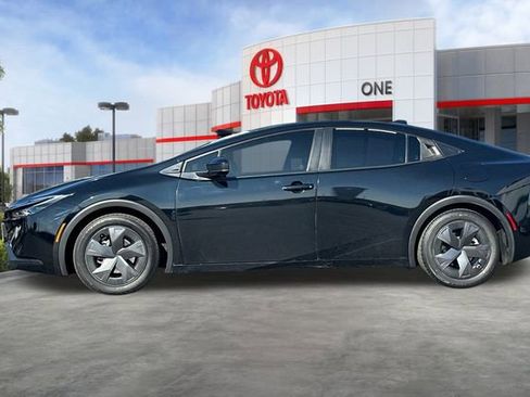 Used 2024 Toyota Prius LE image 9