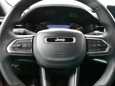 Used 2024 Jeep Compass Latitude image 20