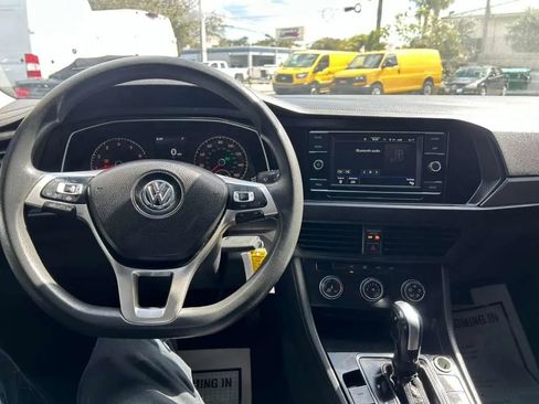 Used 2021 Volkswagen Jetta SE FWD image 30