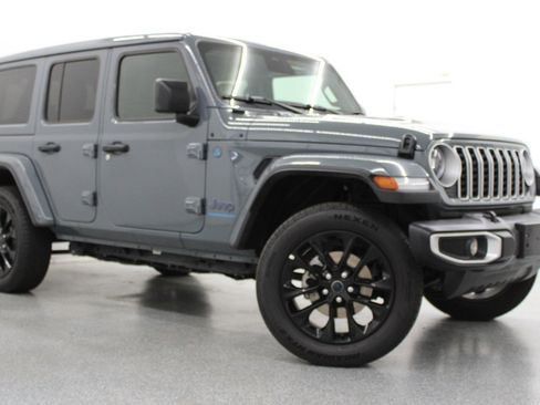 Used 2025 Jeep Wrangler Unlimited Sahara w/ Safety Group image 1