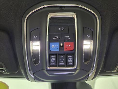 Certified 2025 Jeep Grand Cherokee L Limited w/ Luxury Tech Group II image 16